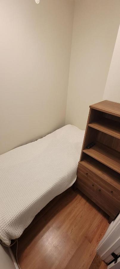Private Bedroom Near Boston Buitenkant foto
